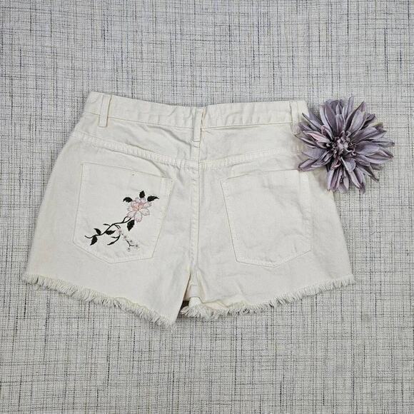 Zara Floral Embroidered Cream-White Denim Shorts Size 6 - Picture 6 of 7